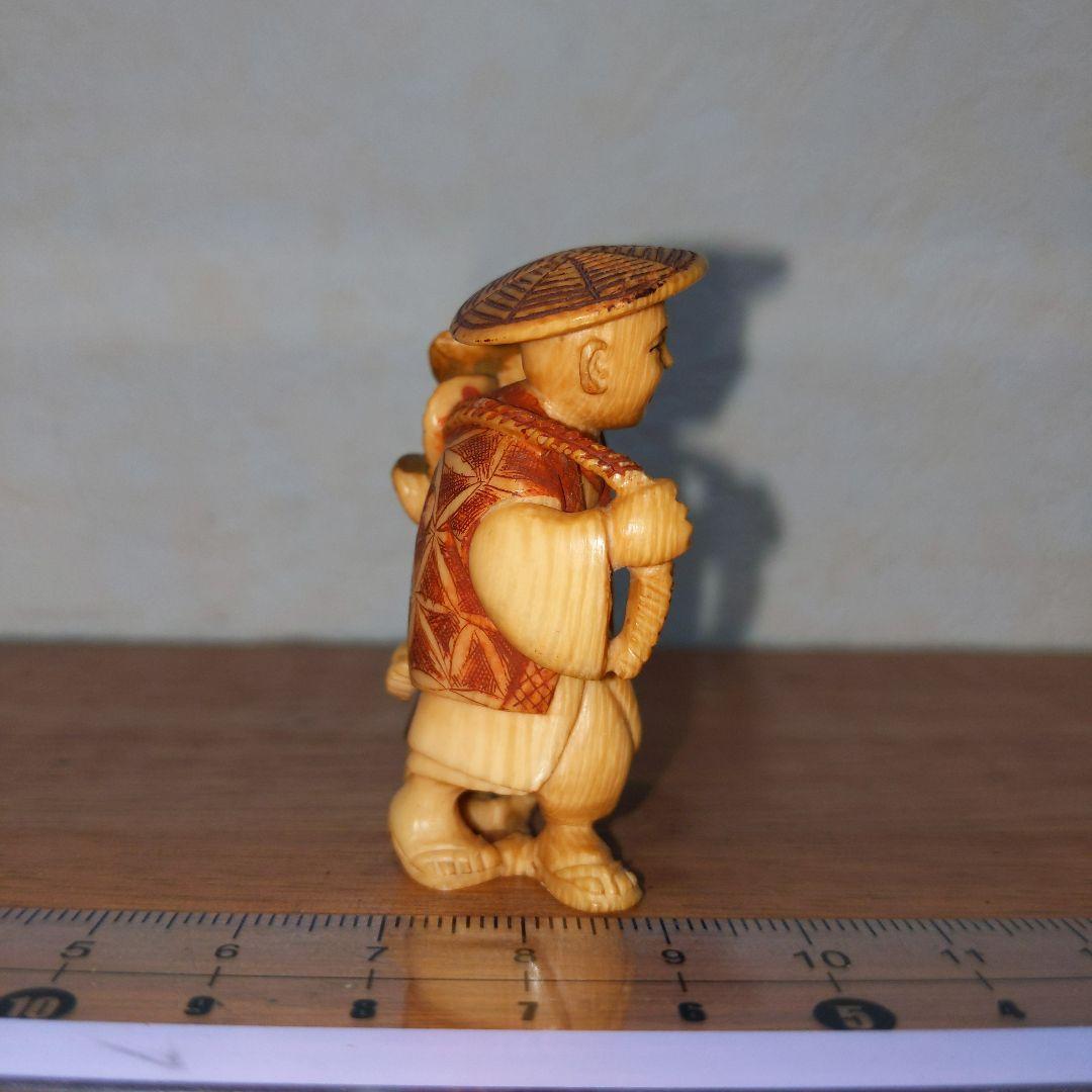 時代提げ物 人物根付 天然素材 在銘【鷹匠親子】高さ約5.1cm 重さ約21ｇ