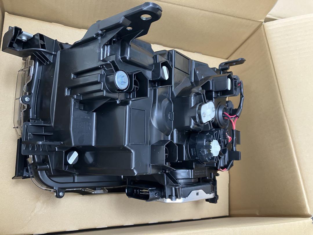 [新品未使用品]ランドクルーザー　250 純正ヘッドライト