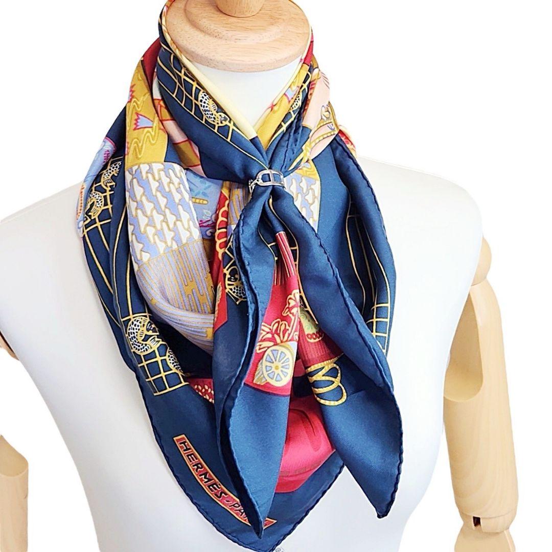 【良品】エルメス スカーフ カレ90《キモノと印籠》着物 扇子 シルク100%
