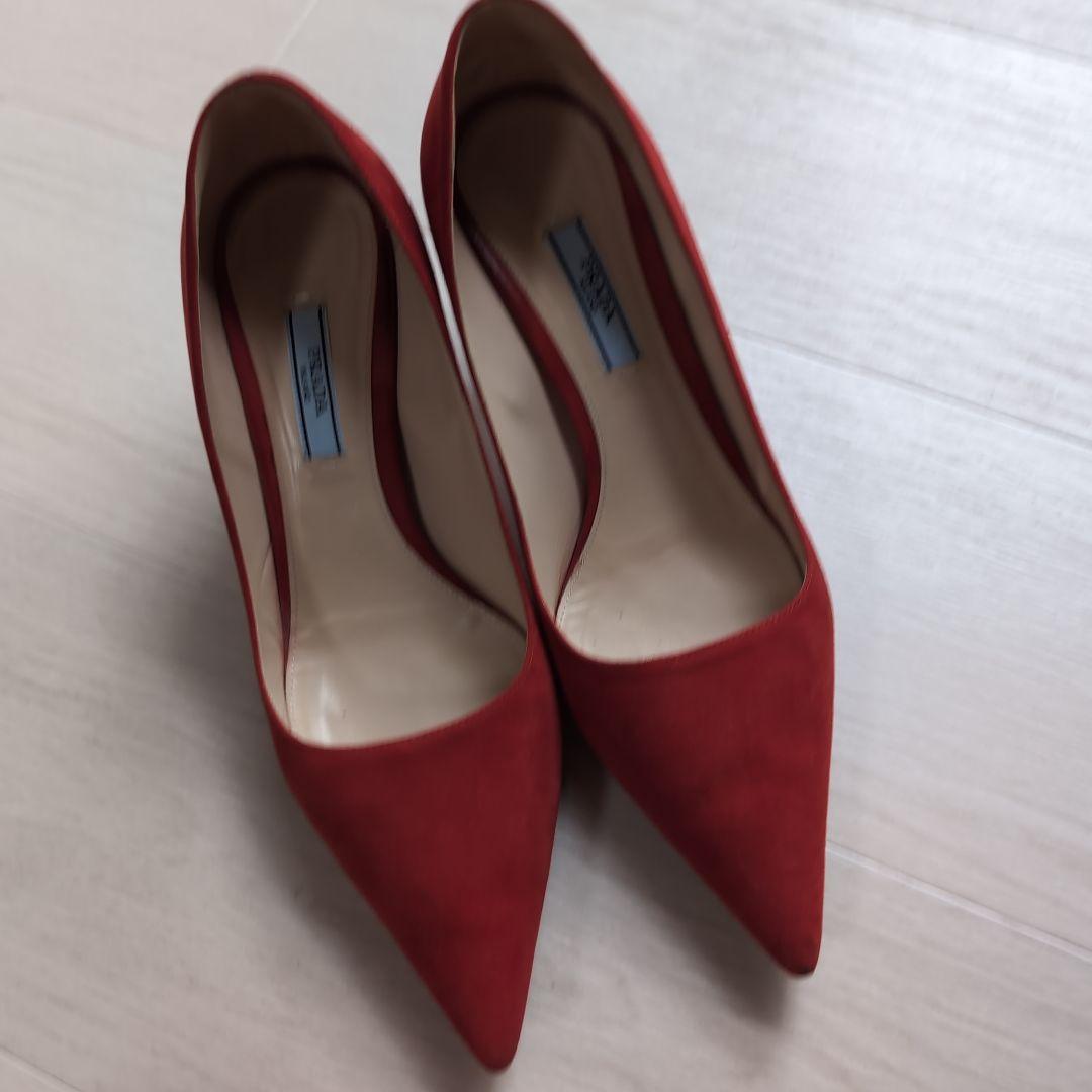 PRADA レッド スエード ハイヒール