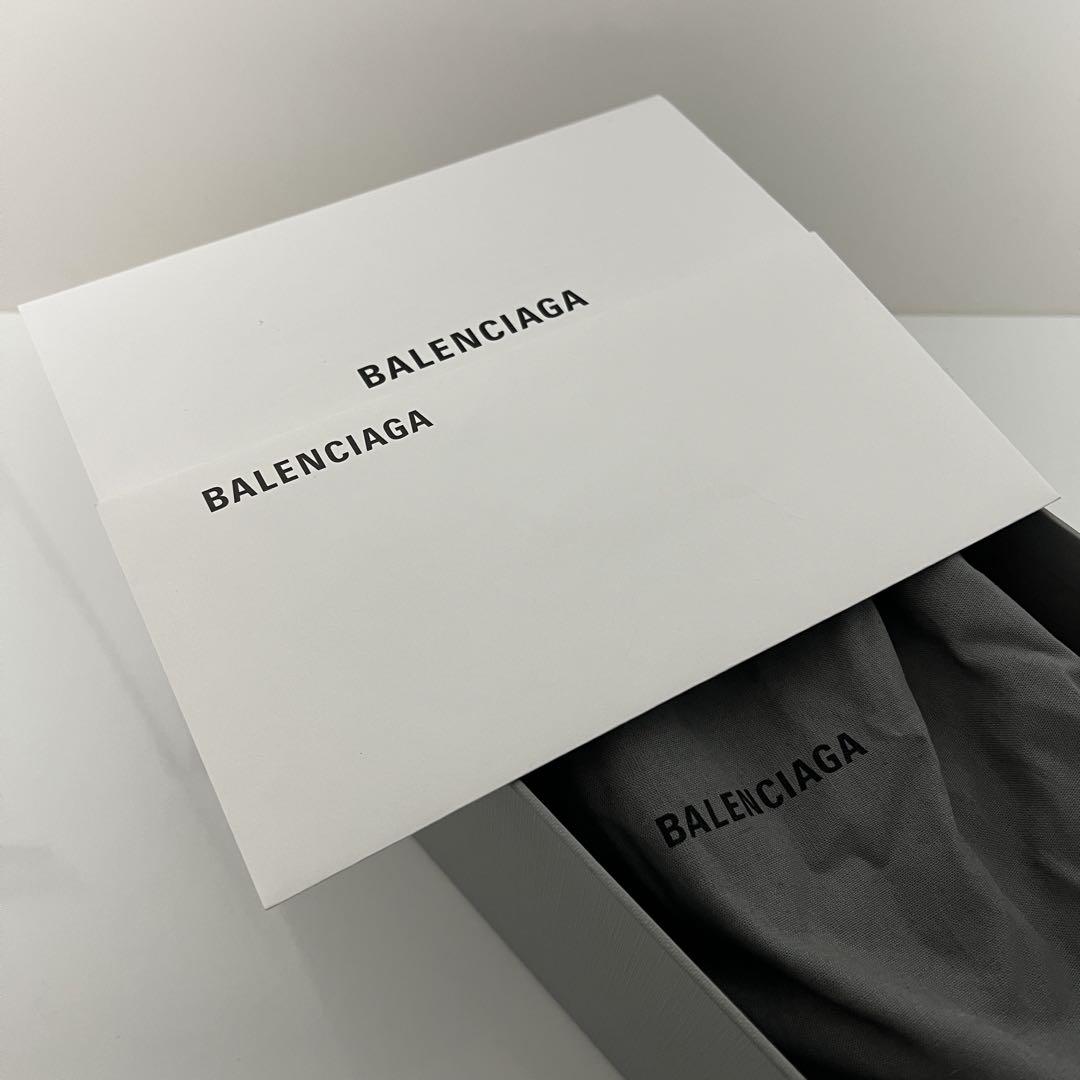 BALENCIAGA
