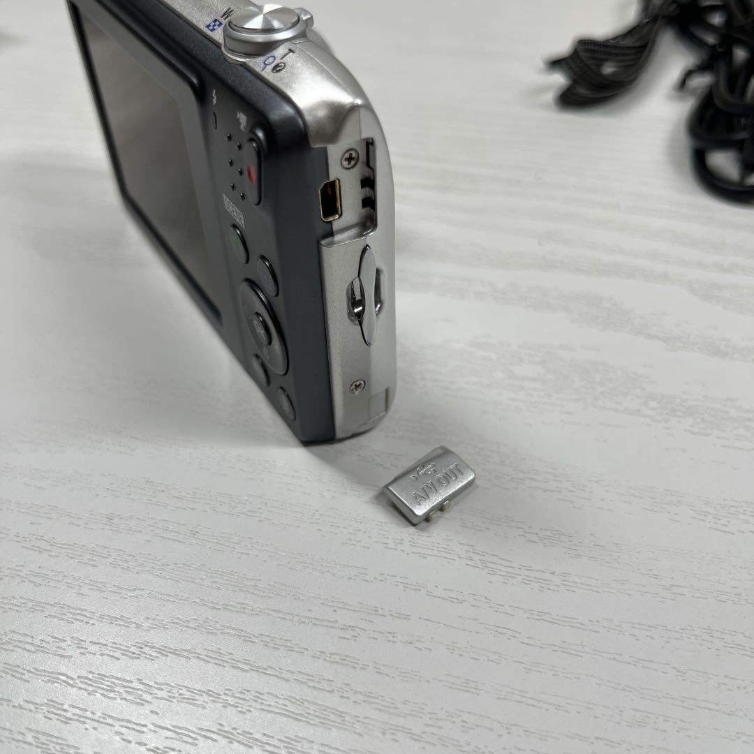 美品　Nikon COOLPIX S3600 シルバー