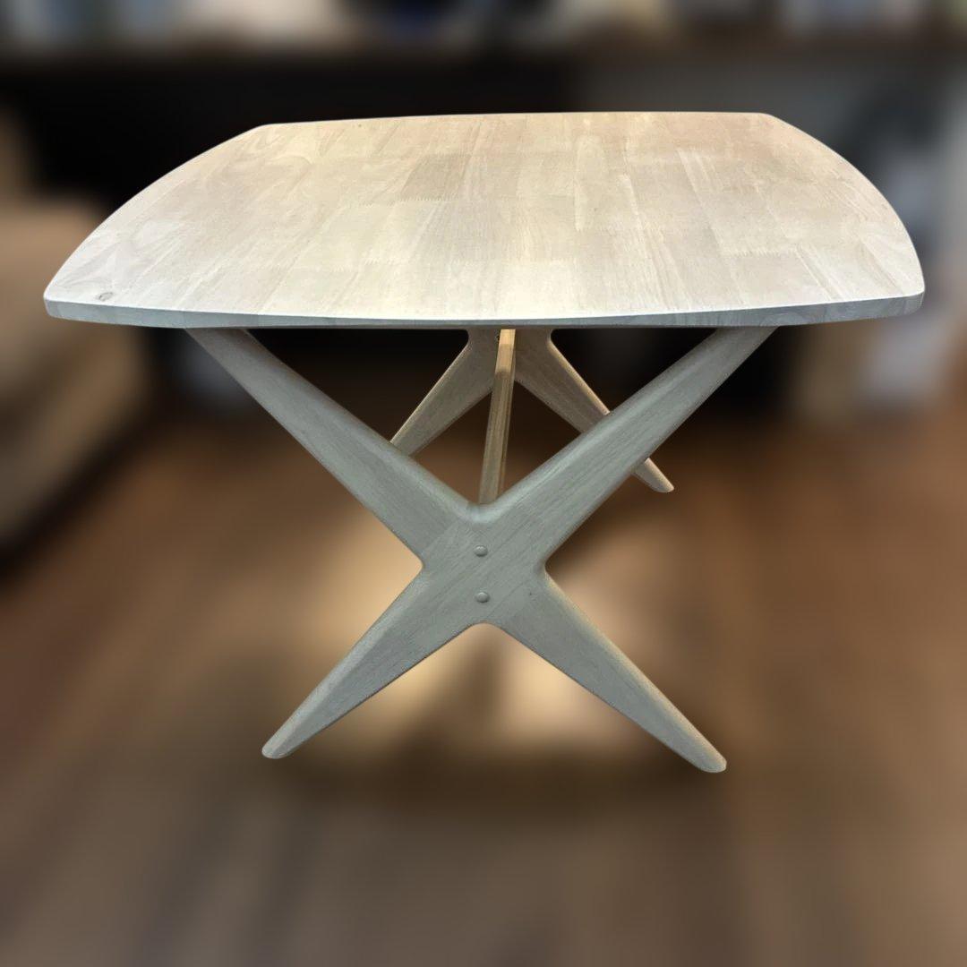 明るい木目の正方形ダイニングテーブルNITORI