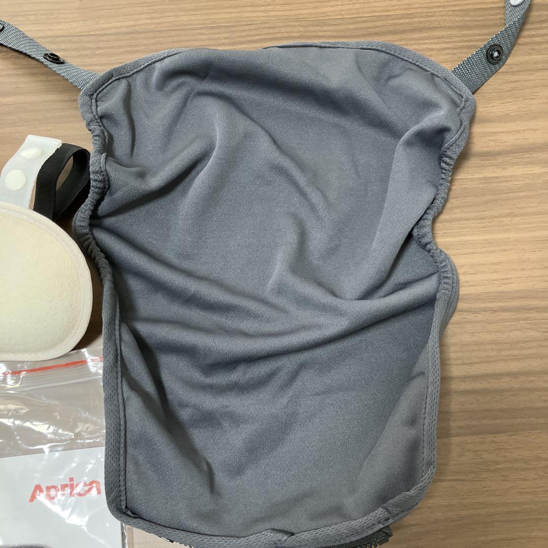 美品　アップリカ　ラクリス　抱っこ紐　ダークグレー