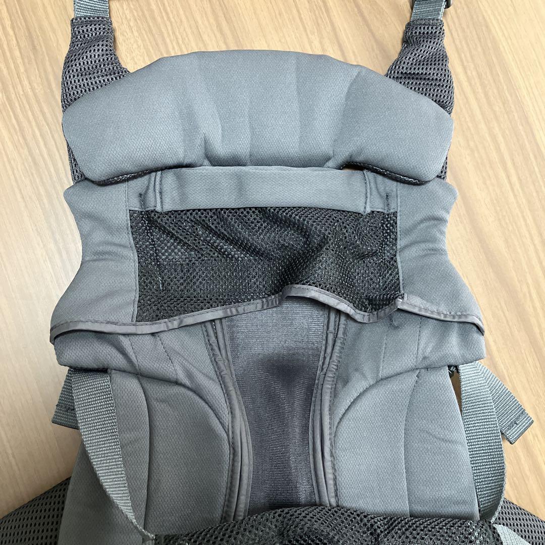 美品　アップリカ　ラクリス　抱っこ紐　ダークグレー