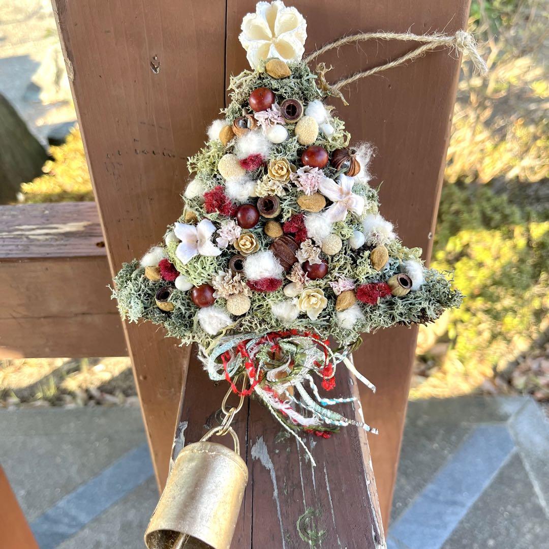壁に飾るクリスマスツリーガーランド　スワッグ　クリスマスリース