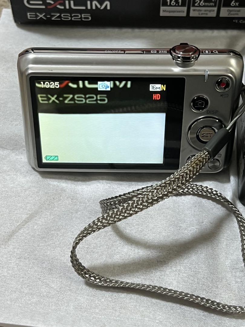 美品　カシオ エクシリム コンパクトデジタルカメラ ホワイト