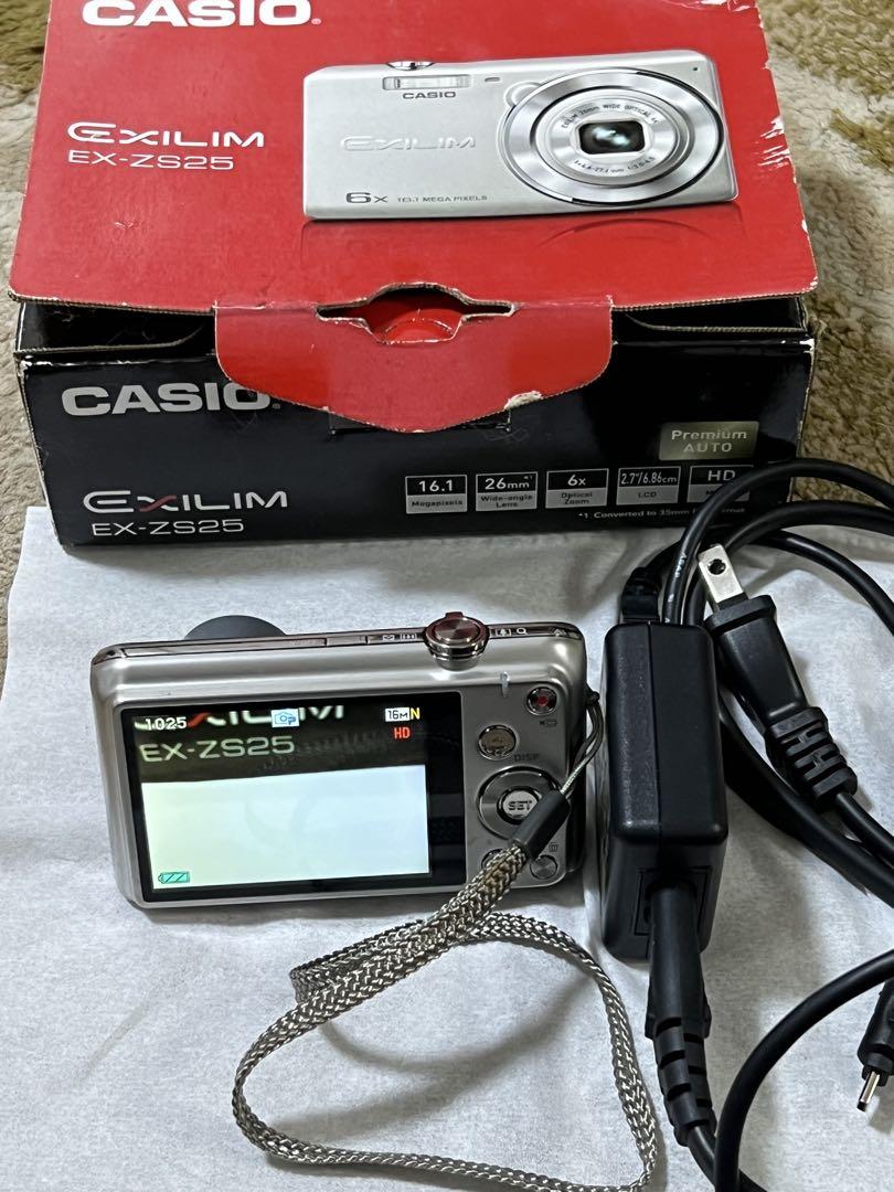 美品　カシオ エクシリム コンパクトデジタルカメラ ホワイト