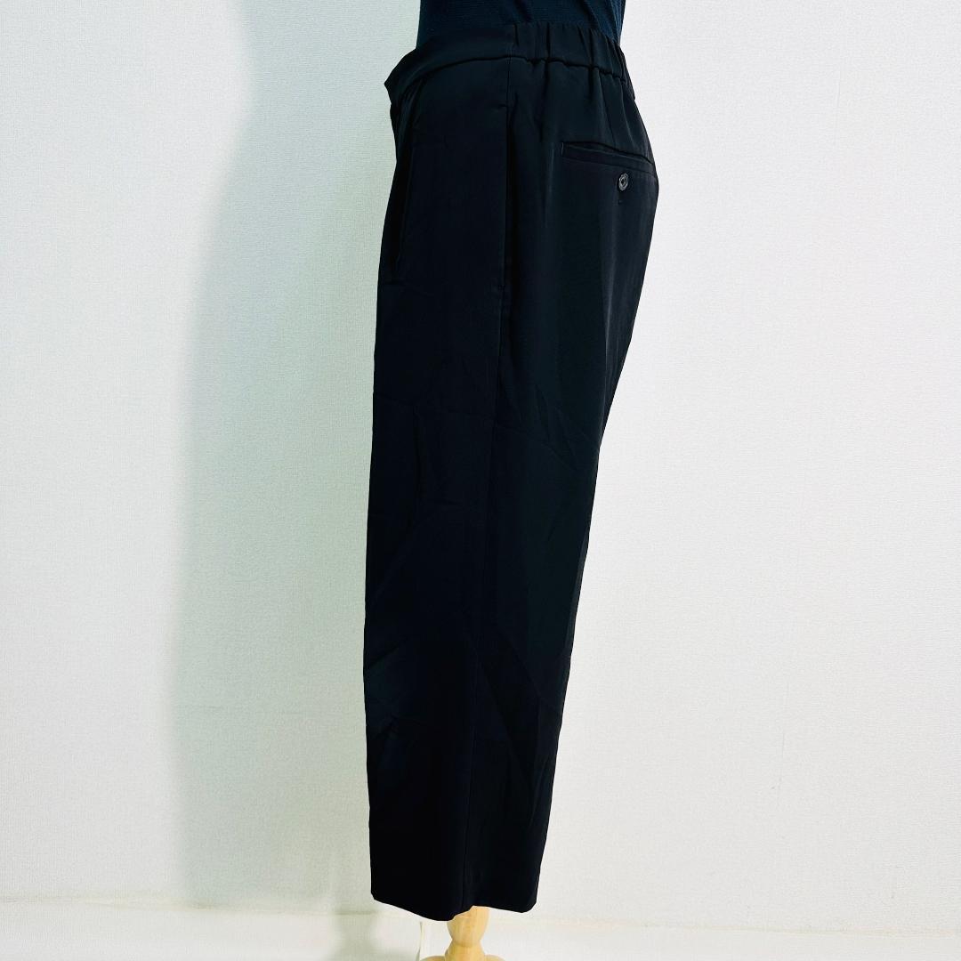 【極美品】ユニクロ テーパードパンツ センタープレス 背面ゴム M ブラック
