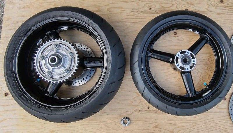 もりもり様専用】gsx1400 純正ホイール、タイヤ、スプロケットセット