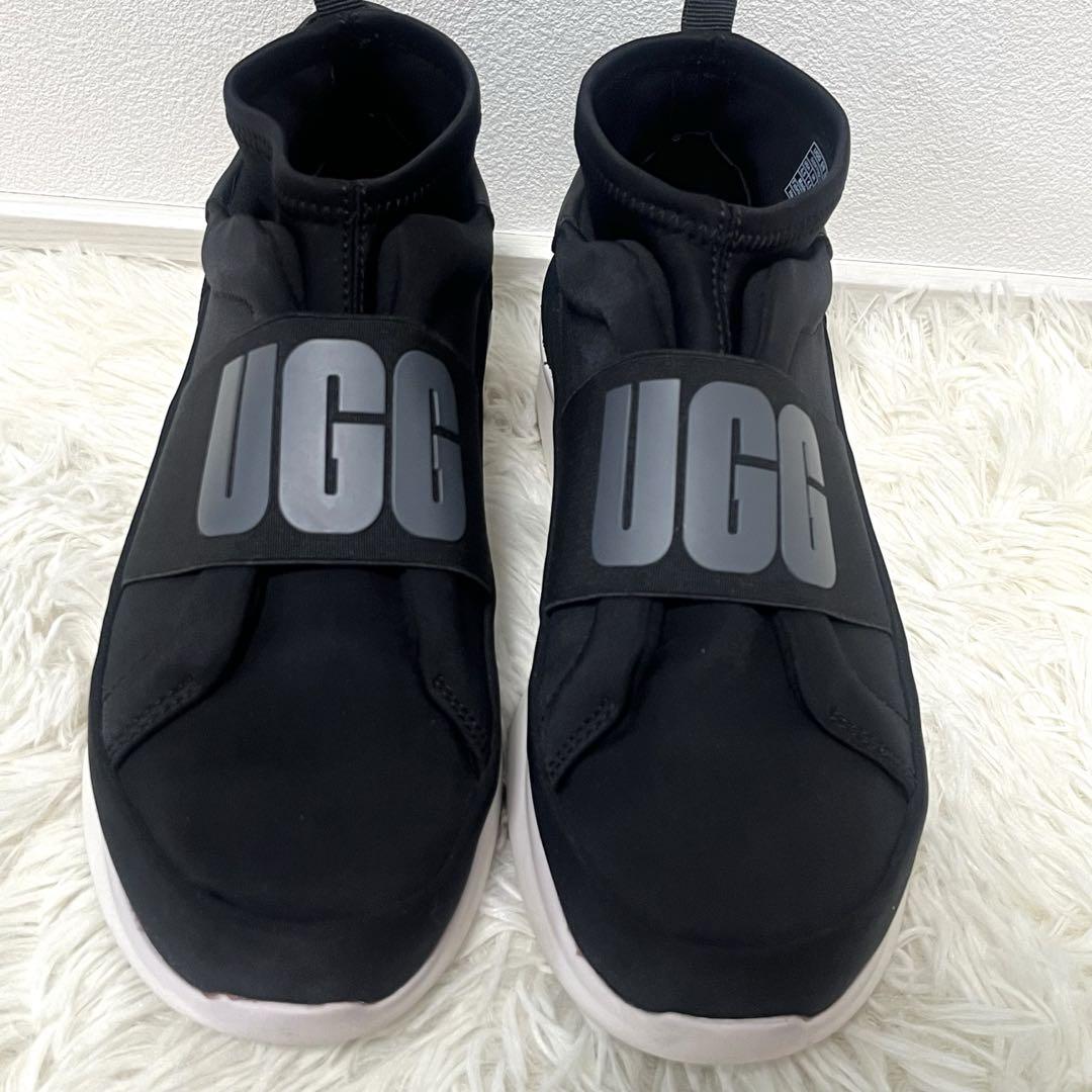 【UGG】ニュートラスニーカー スリッポン ビッグロゴ入り　23.5㎝ UGG】ニュートラスニーカー スリッポン ビッグロゴ入り 23.5