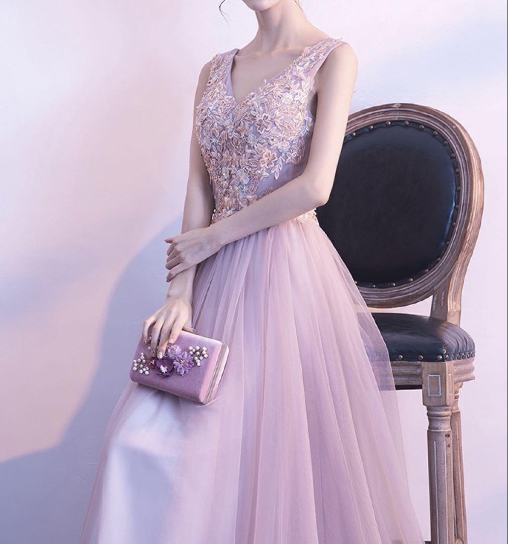 お花のデザインが可愛い Vネックのチュール イブニングドレス お花のデザインが可愛い Vネックのチュール イブニングドレス