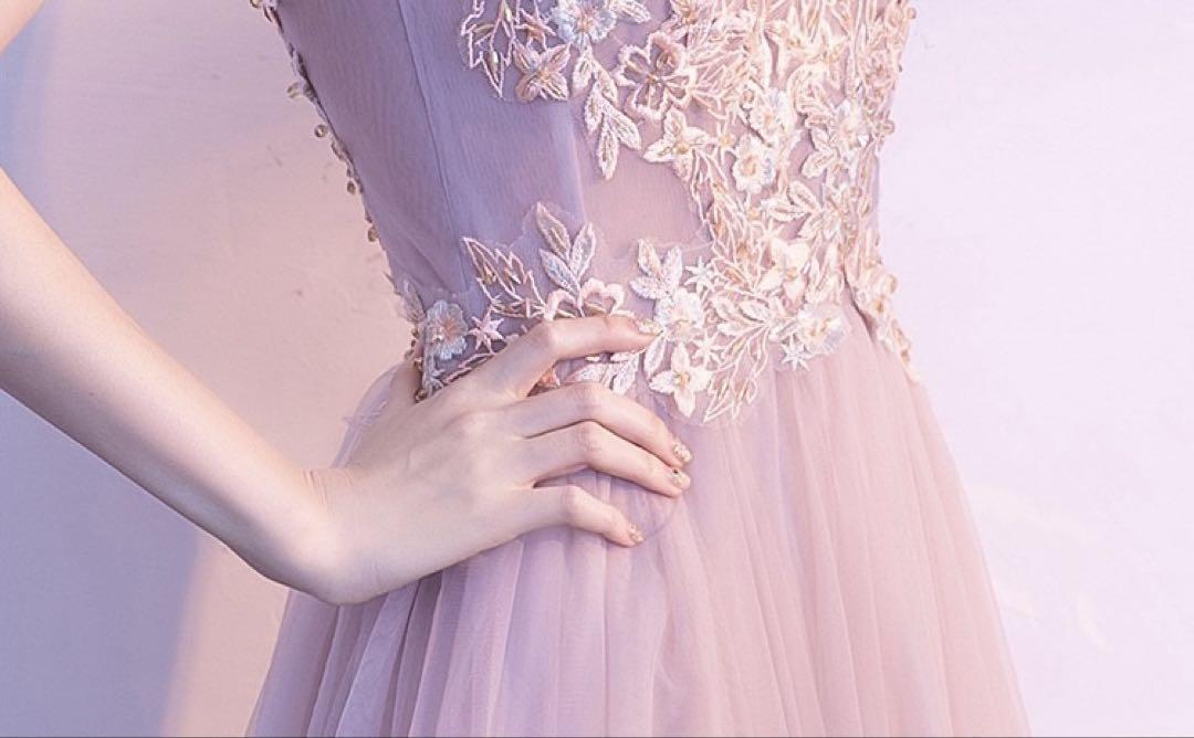 胸元のお花のデザインがオシャレなベア イブニングドレス♩.• 小花柄の様な可愛いデザインのベア イブニングドレス♩.•
