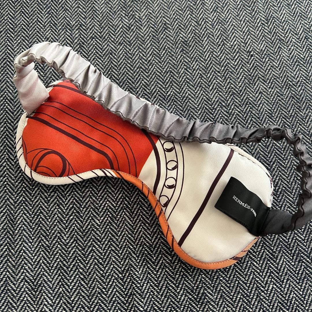 <新品未使用・希少>HERMES エルメス アイマスク ポーチ付き シルク製 楽天市場】最短当日発送【新品未使用】希少品・エルメス・アイ