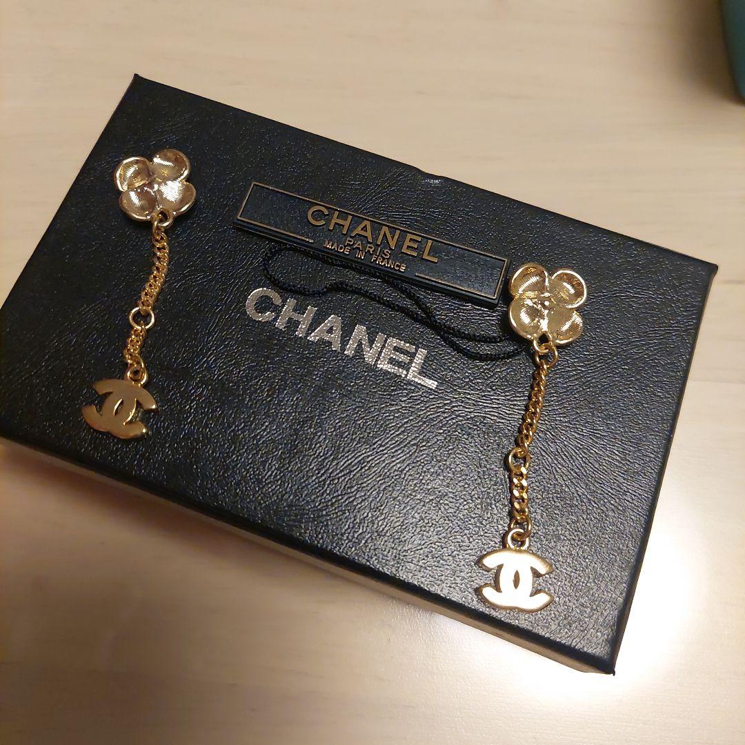 フラワーブローチ ゴールドチャームピアスにもイヤリングにもどうぞ