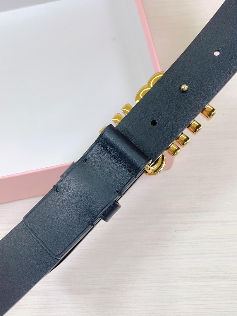 MIU MIU ブラックレザーベルト ゴールドバックル MIU MIU ブラックレザーベルト ゴールドバックル