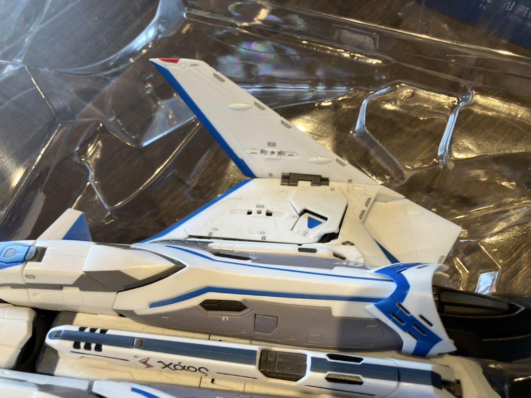 【DX超合金　VF-31J　スーパージークフリード】マクロス　フィギュア
