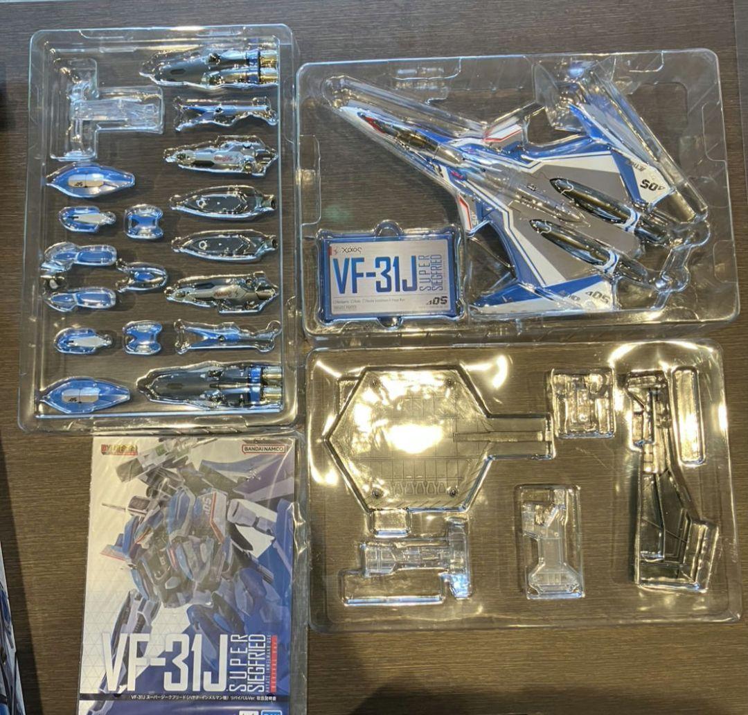 【DX超合金　VF-31J　スーパージークフリード】マクロス　フィギュア