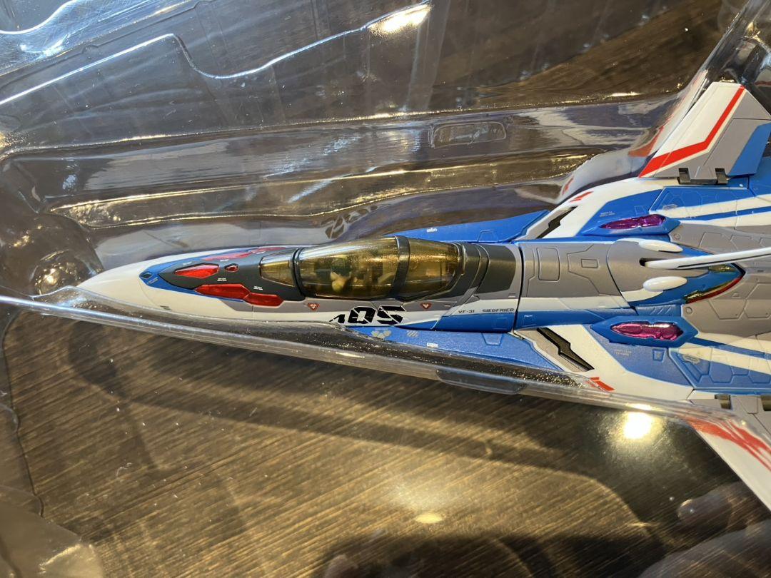 【DX超合金　VF-31J　スーパージークフリード】マクロス　フィギュア