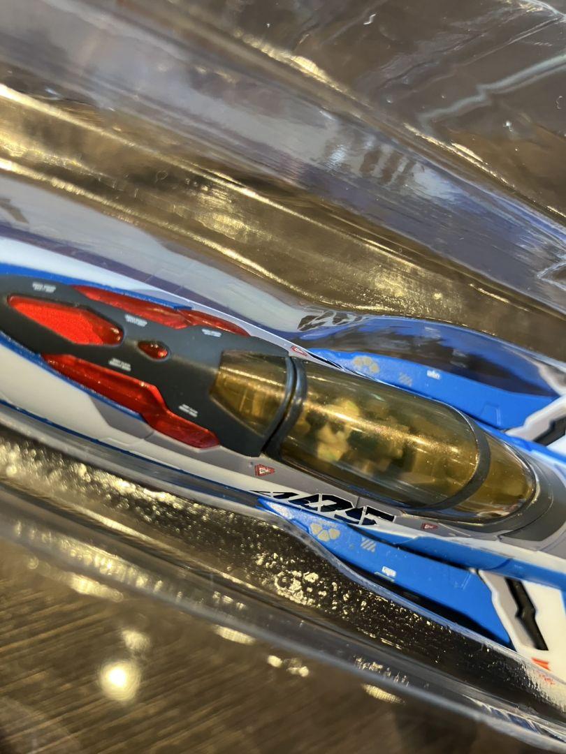 【DX超合金　VF-31J　スーパージークフリード】マクロス　フィギュア