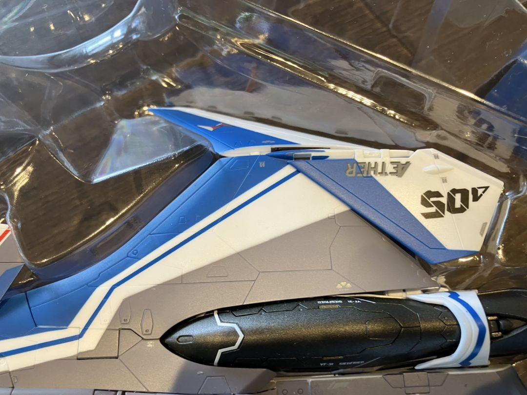 【DX超合金　VF-31J　スーパージークフリード】マクロス　フィギュア