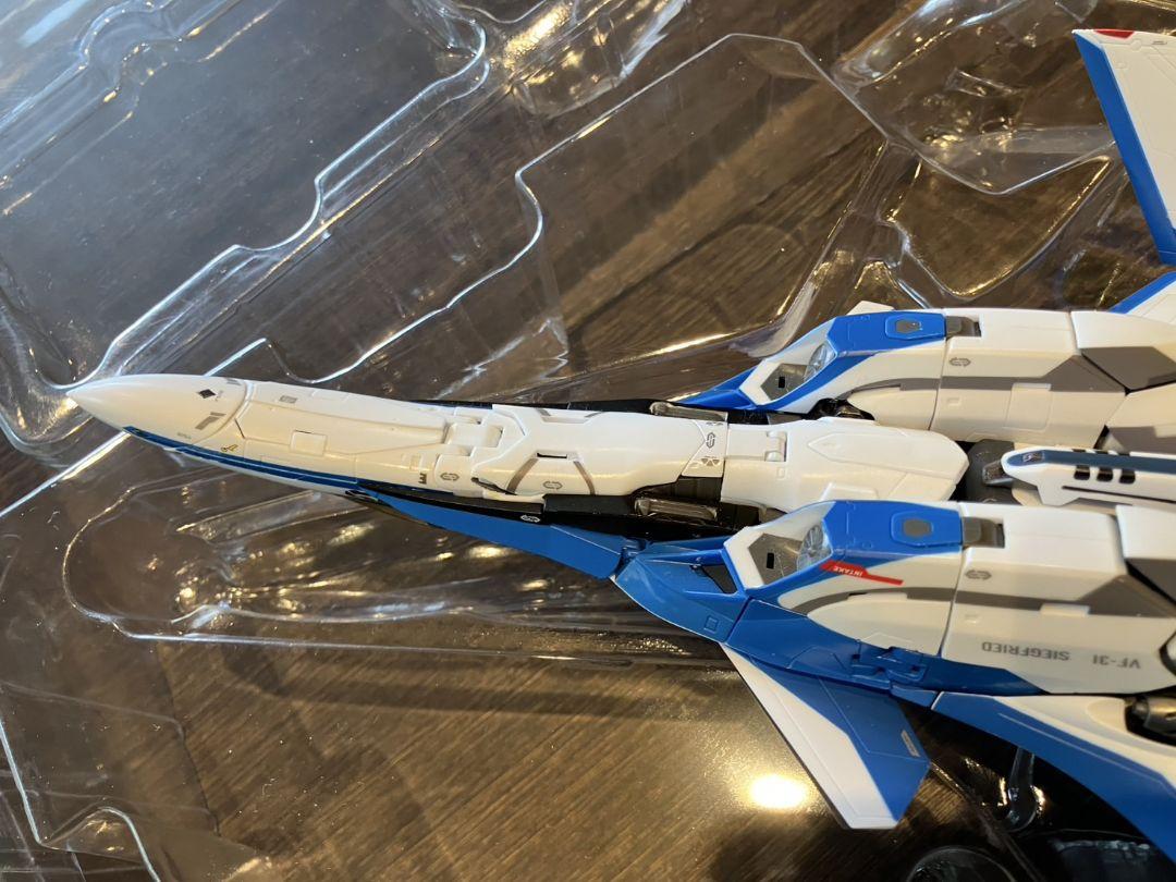 【DX超合金　VF-31J　スーパージークフリード】マクロス　フィギュア