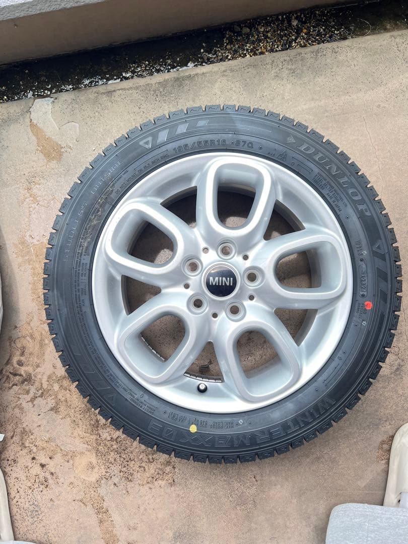 【新品】MINI 16インチ スタッドレスタイヤ DUNLOP