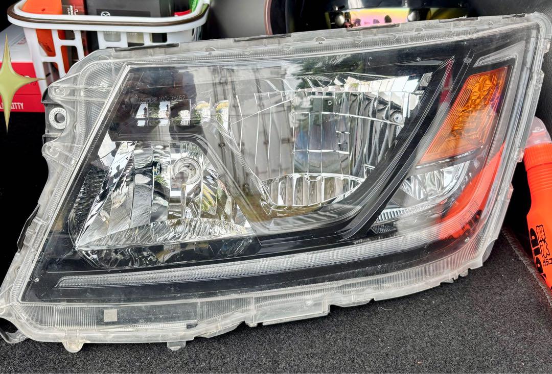 日野4トンヘッドライト格安商品説明見てください
