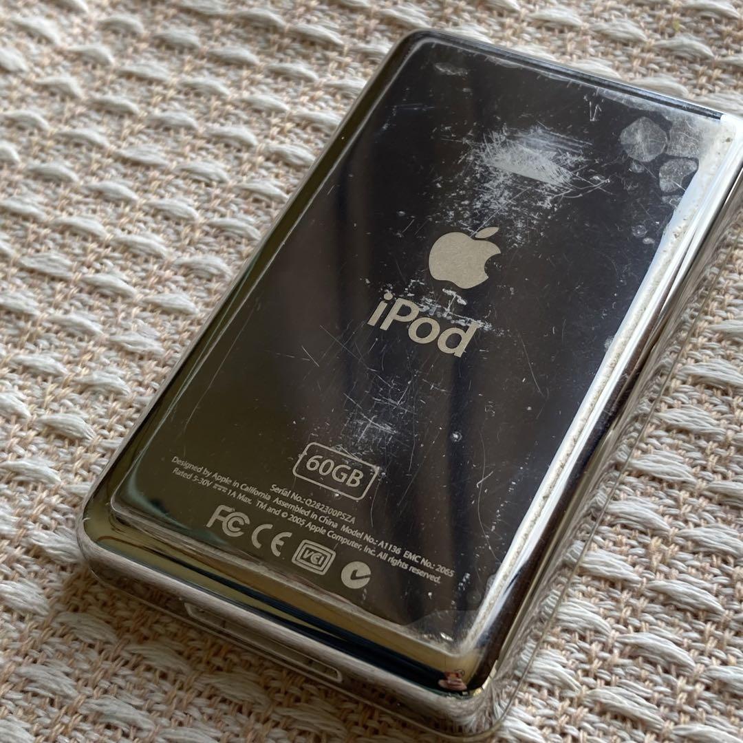 2025人気特価 Apple iPod 第5世代 ACアダプタ ケーブル 本体 60GB ポータブルプレーヤー