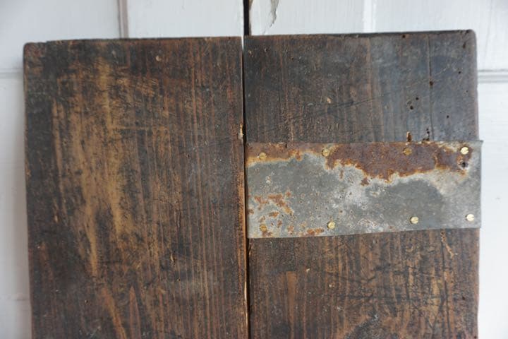 66%OFF!】 古びた古材のサインボード 展示台 ブロカント 看板 店舗什器