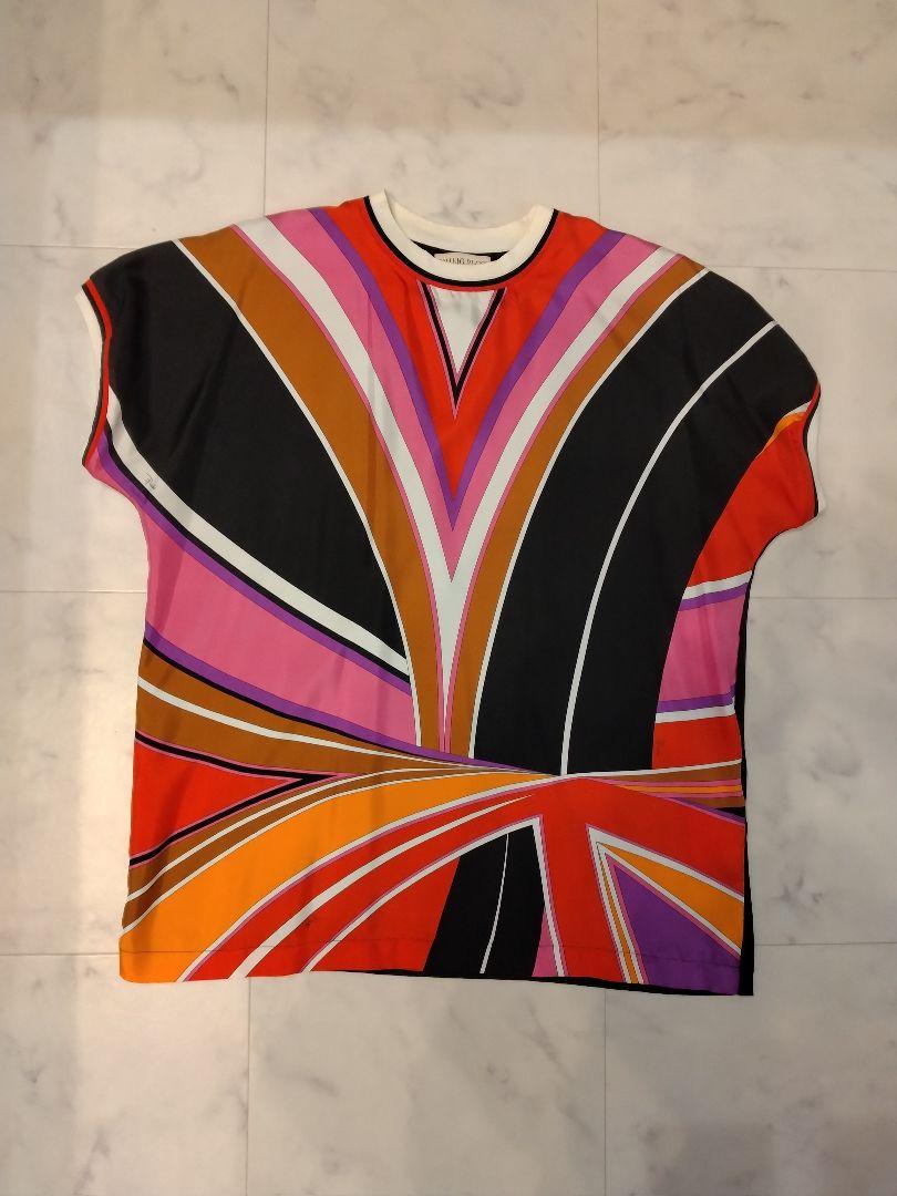 近年モデル エミリオプッチ RTW - TOP - S.S. T-SHIRT お買得】 エミリオプッチEMILIO PUCCI フロントプッチ柄切替V