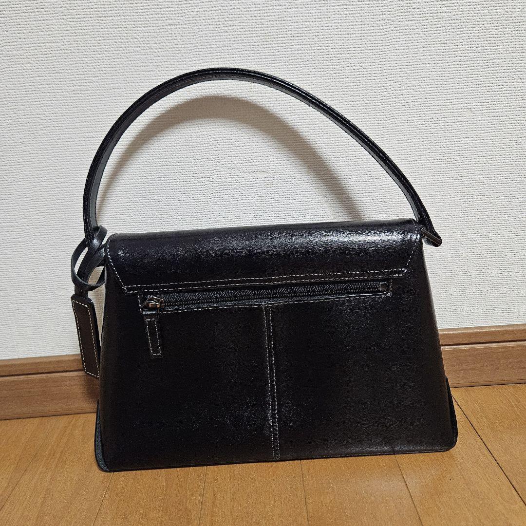本革 LIME 黒のレザーハンドバッグ - バッグ特別