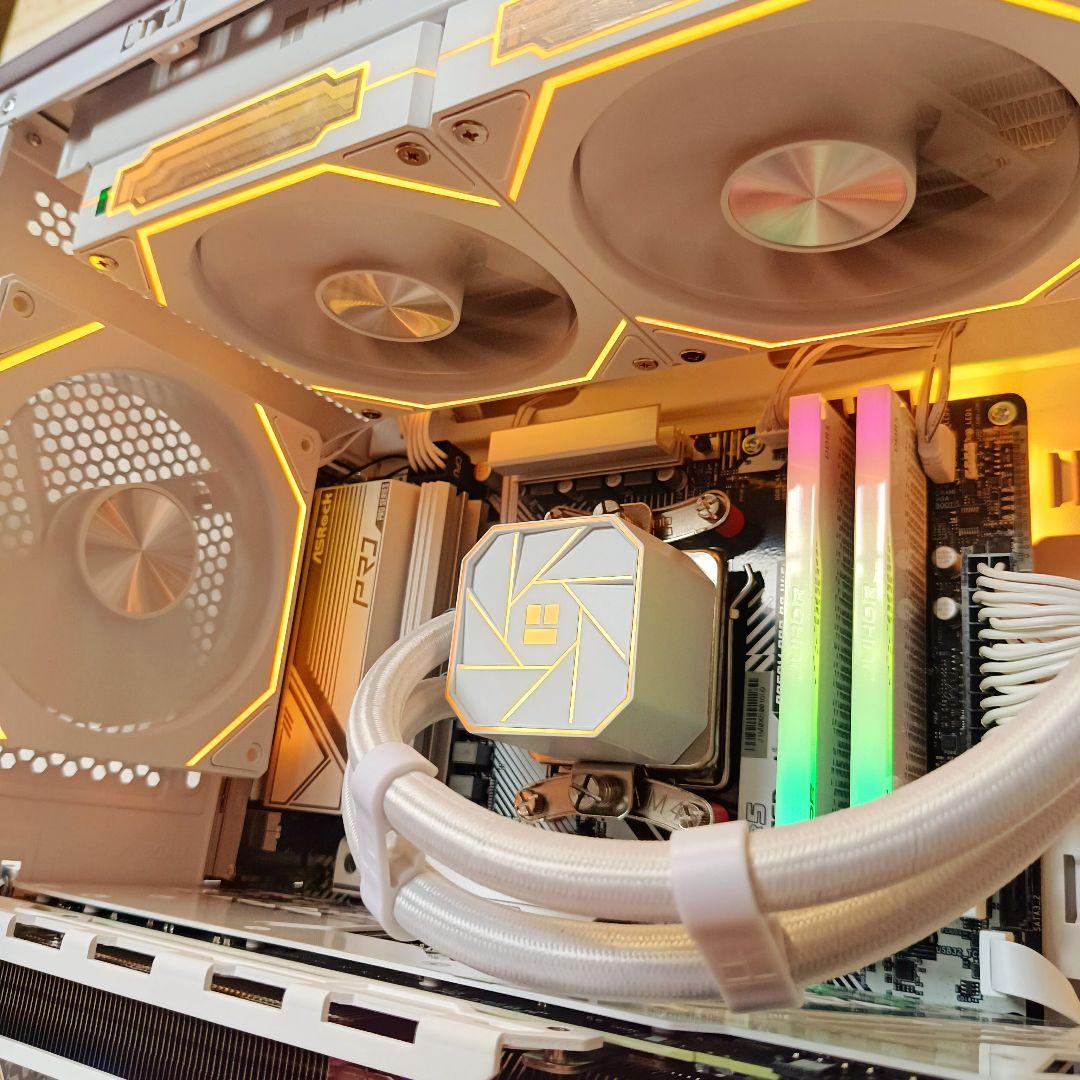 【新品】白色ゲーミングPC Ryzen7 7700 RX7700XT 12G