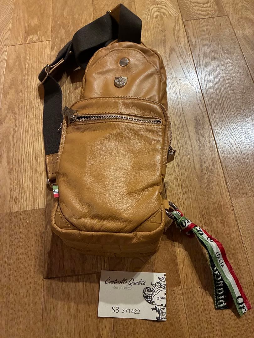 オロビアンコ ベージュレザー ボディバッグOrobianco