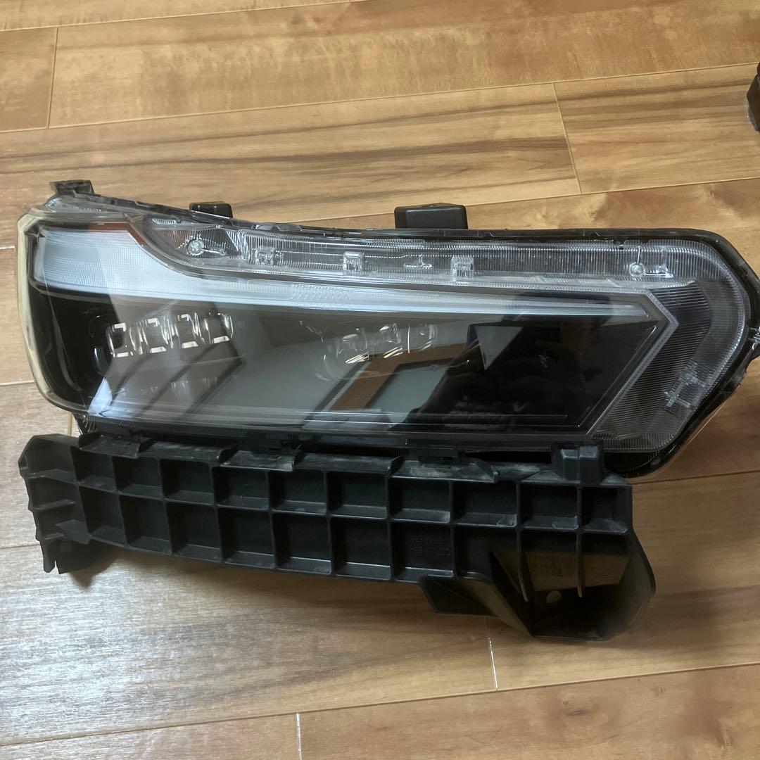 ホンダ　wr-v ヘッドライト左
