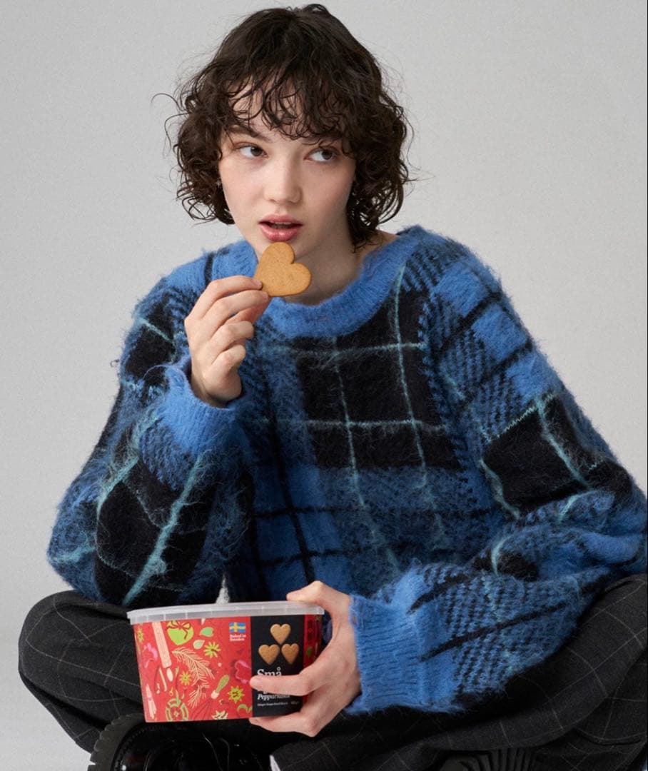 ONCILY 青と黒のチェック柄オーバーサイズセーター