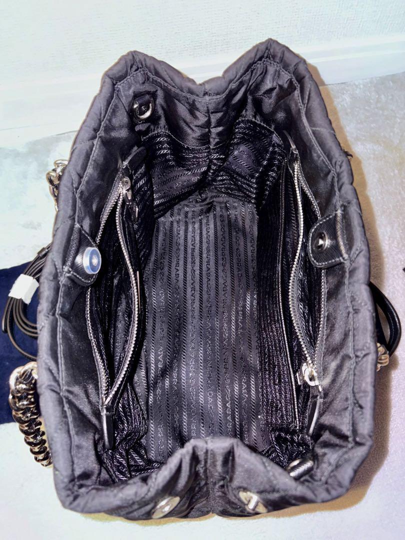 PRADA 黒 ナイロン キルティングバッグアーサー