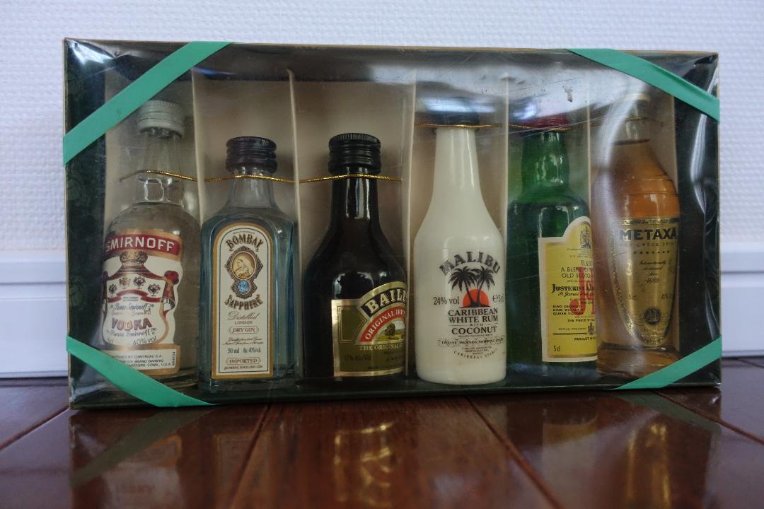 【珍品】世界の洋酒ミニボトル6本セット(50ml) 【珍品】世界の洋酒ミニボトル6本セット(50ml)