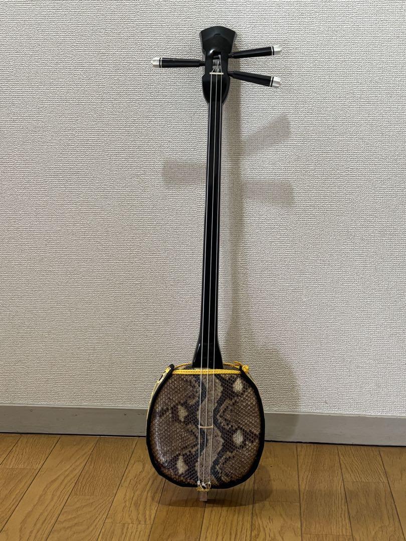 ニシキヘビ皮三線本体＆内布ソフトケース付き - メルカリ