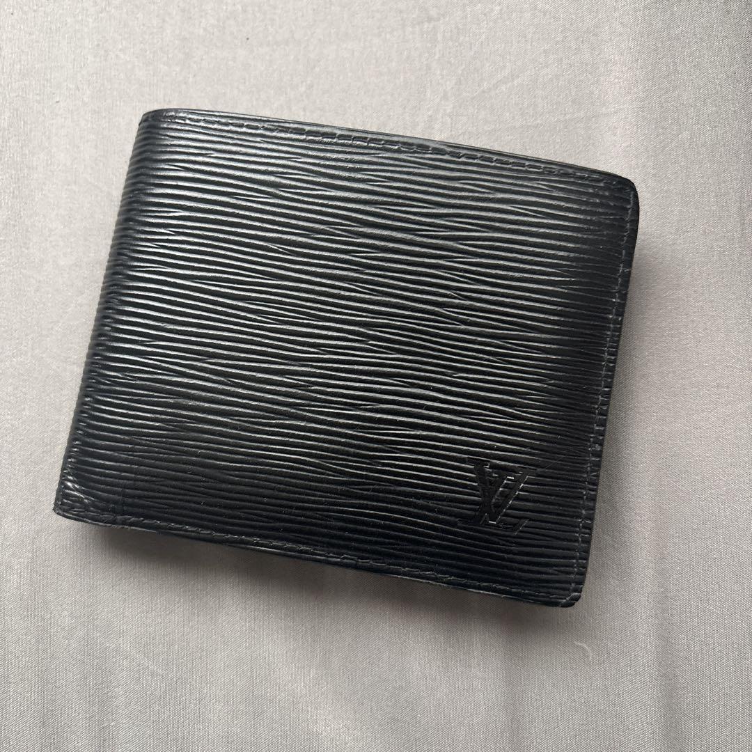 Louis Vuitton エピレザー 二つ折り財布 黒 13,000円