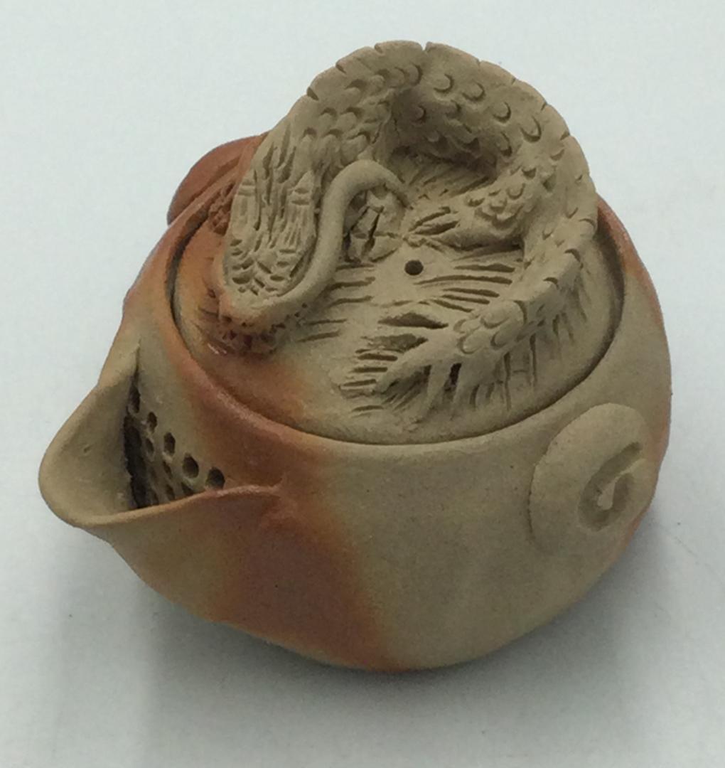 備前焼 ドラゴン彫刻の陶器ティーポット 食器・キッチン用品