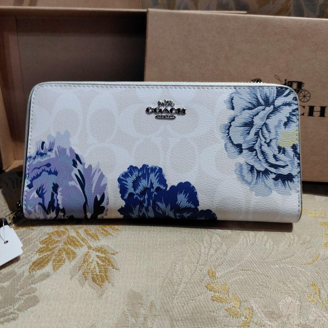 美品  COACHアウトレット花柄 長財布 ホワイト/ブルー安い 価格 小物