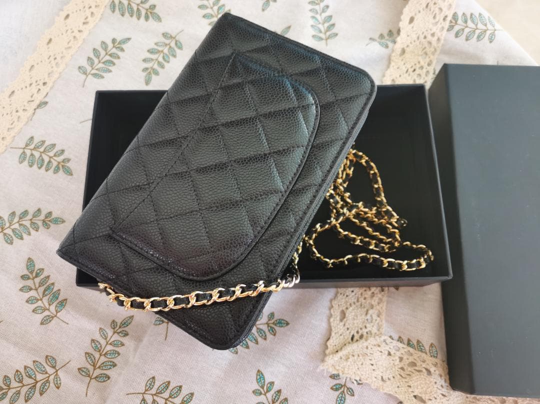 CHANEL ブラック キルティング ショルダーバッグ CHANEL ブラック キルティング ショルダーバッグ