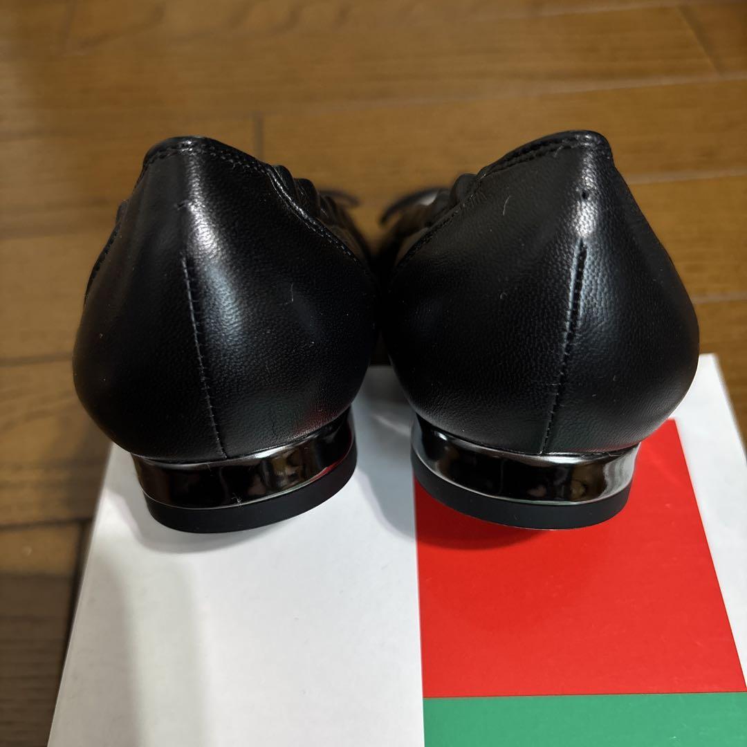 フラットシューズ
