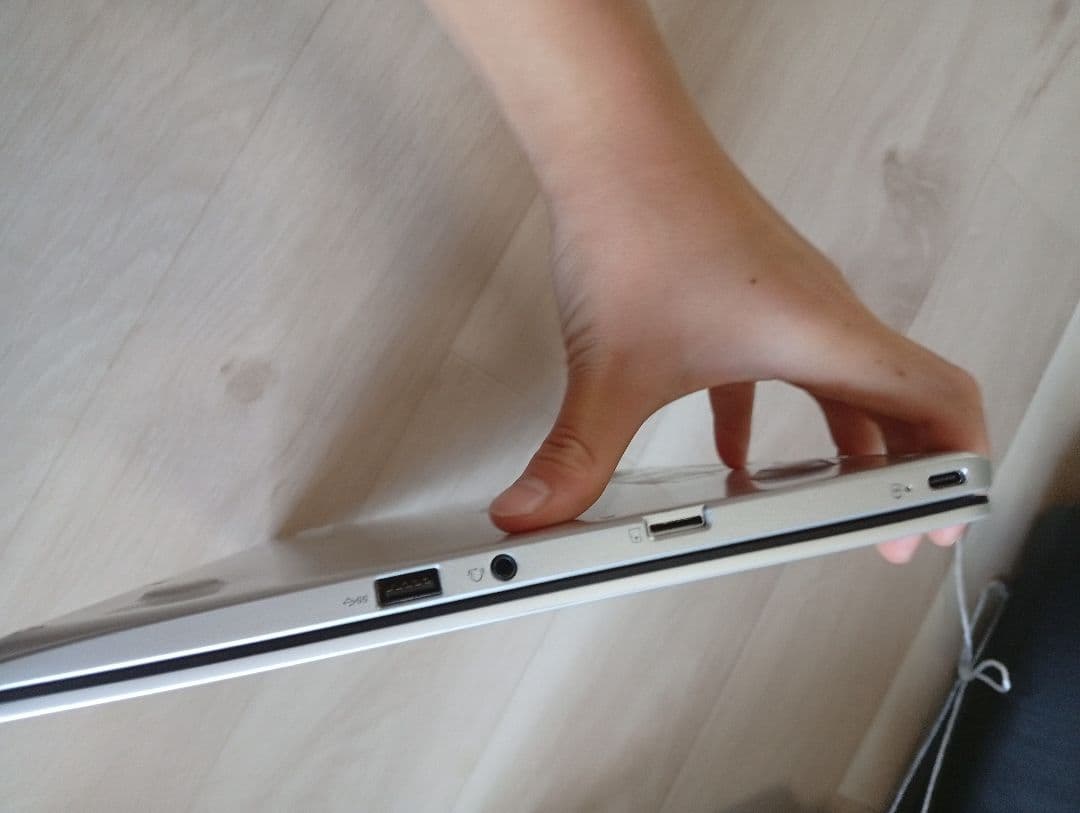 ASUS Chromebook 本体 シルバー ASUS Chromebook 本体 シルバー