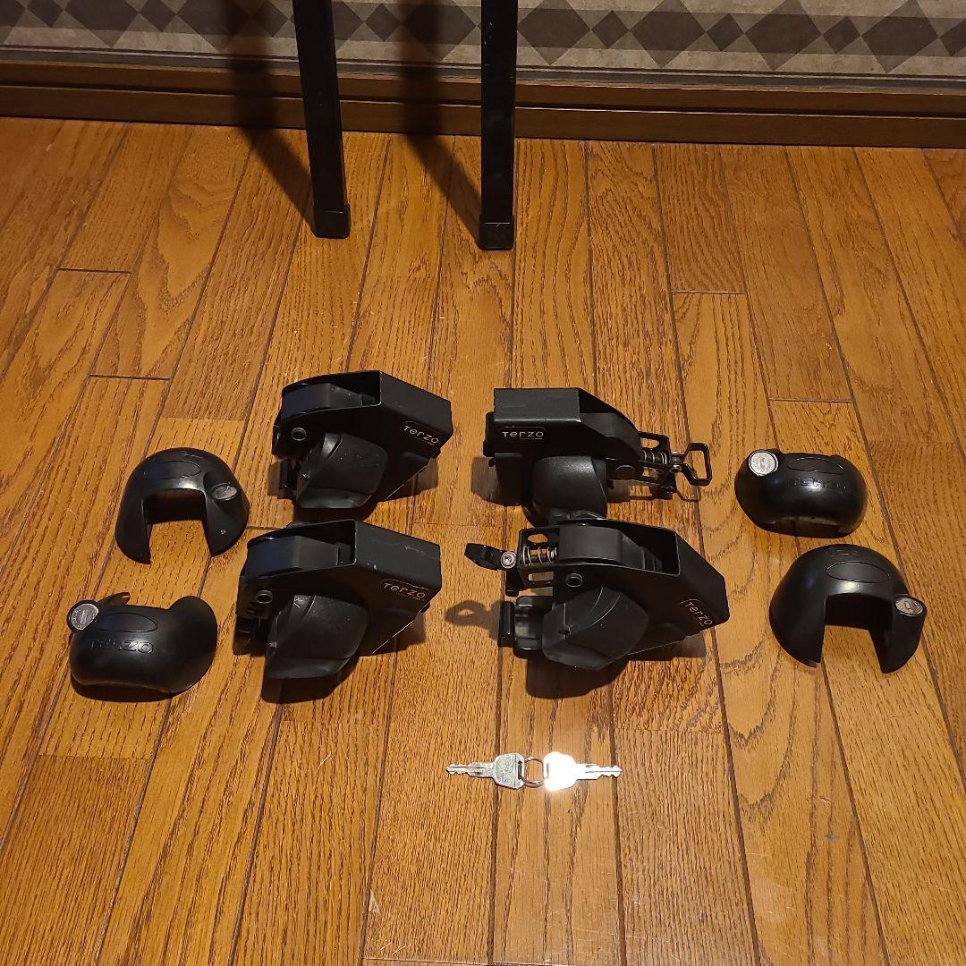 Terzo ルーフレール付き ベースキャリア フットとバーセット目立った傷や汚れなし BRIGHTFACE_UK