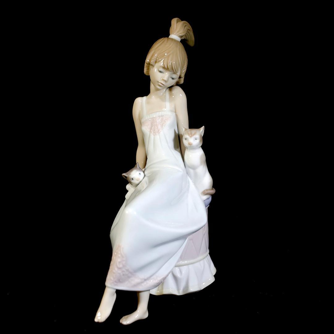 リヤドロ 猫とおしゃべり 少女  LLADRO