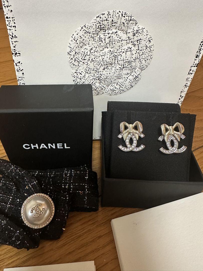 人気【CHANEL】リボンモチーフ 小さめCCロゴが可愛い ギフト シャドーのCCロゴが可愛い♪》25S限定☆CHANEL リボンシュシュ