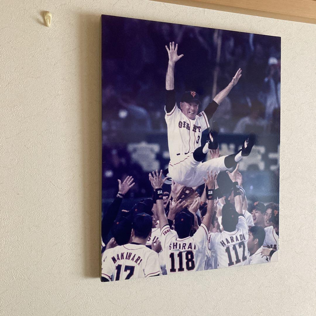 2000年9月24日、劇的優勝の長嶋監督の胴上げ写真特大パネル。縦53×横42㎝ 2000年9月24日、劇的優勝の長嶋監督の胴上げ写真特大パネル。縦