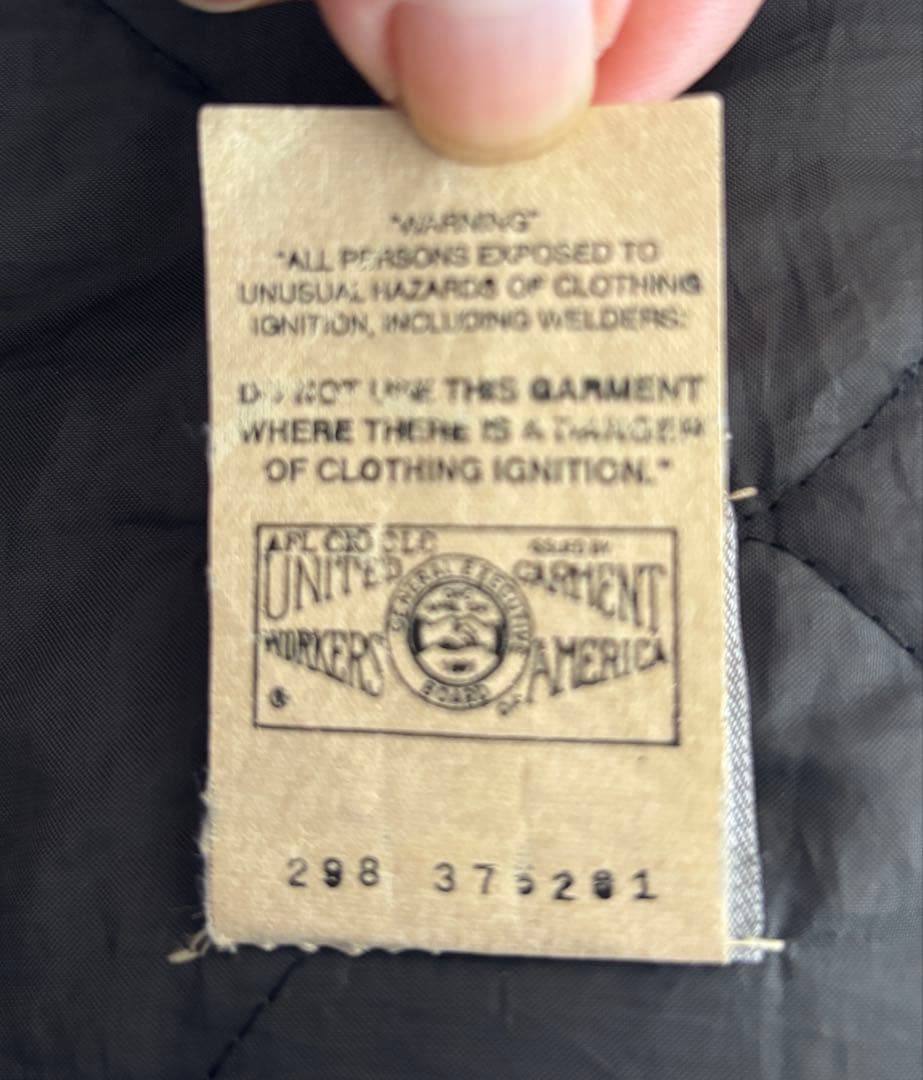 カーハート　ダックベスト